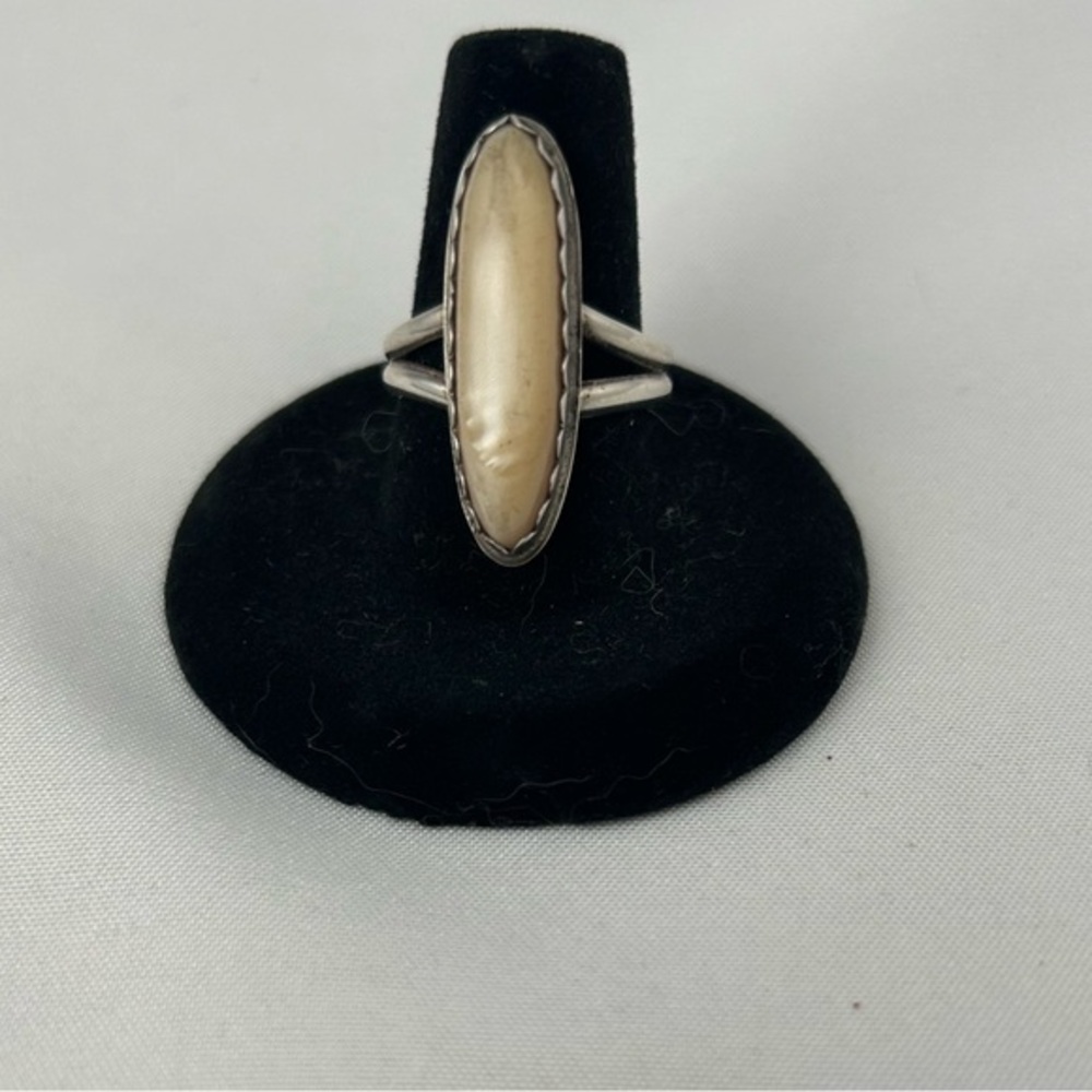 Native American Yellow Lip gemstone in Sterling Silver size 9
